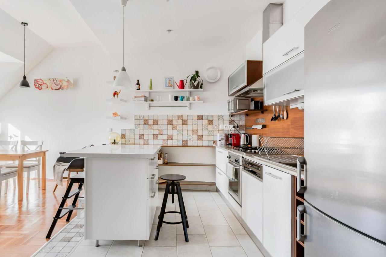 Relax Into Loft Living At A Light-filled Escape * Budapeste