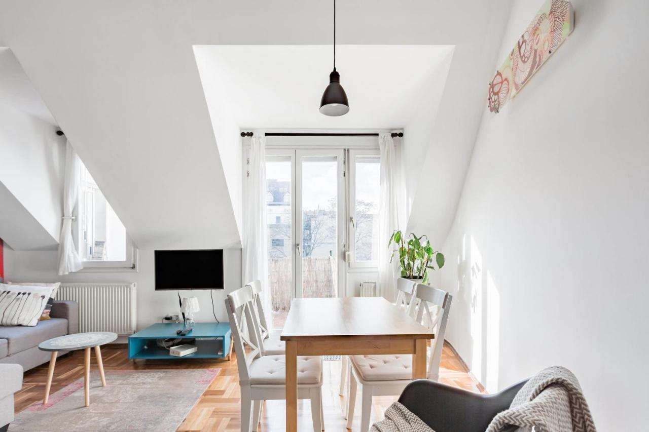Relax Into Loft Living At A Light-filled Escape Apartamento